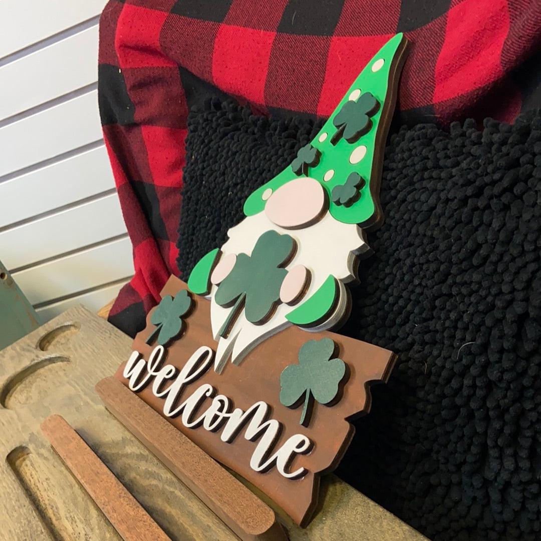 Shamrock gnome welcome sign - Northern Heart Designs
